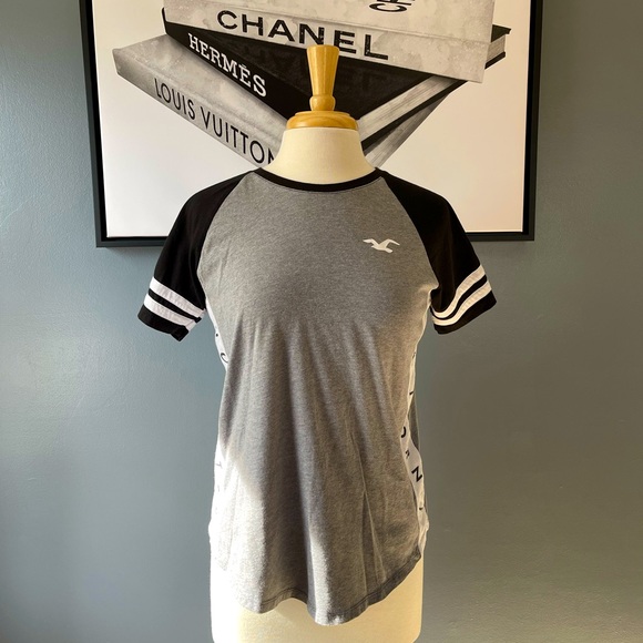 Hollister T-Shirt - Picture 1 of 5
